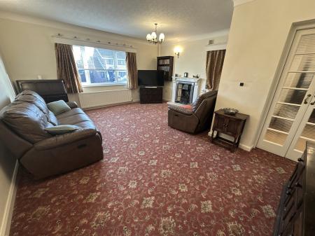 4 bedroom Detached house for sale in Farm Close, Burton-on-Trent, DE13