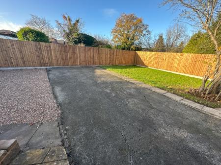 4 bedroom Detached house for sale in Farm Close, Burton-on-Trent, DE13