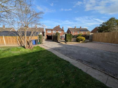 4 bedroom Detached house for sale in Farm Close, Burton-on-Trent, DE13