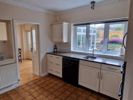 4 bedroom Detached house for sale in Farm Close, Burton-on-Trent, DE13