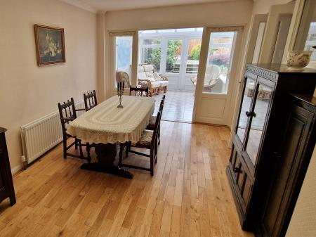 4 bedroom Detached house for sale in Farm Close, Burton-on-Trent, DE13