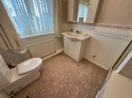 4 bedroom Detached house for sale in Farm Close, Burton-on-Trent, DE13