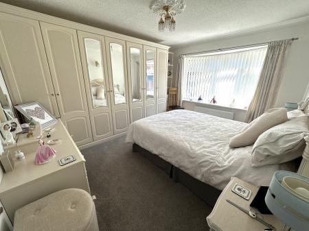 2 bedroom Detached bungalow for sale in Field Close, Burton-on-Trent, DE13