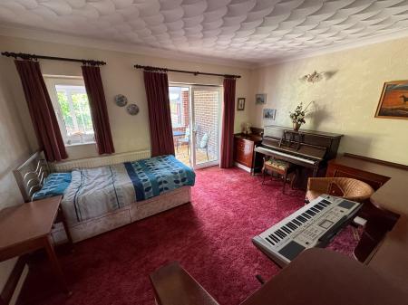 3 bedroom Bungalow for sale in Gresley Wood Road, Church Gresley, Swadlincote, DE11