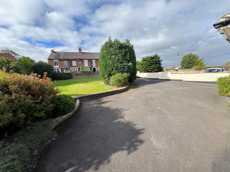 3 bedroom Bungalow for sale in Gresley Wood Road, Church Gresley, Swadlincote, DE11