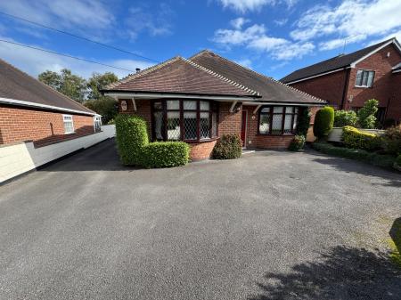 3 bedroom Bungalow for sale in Gresley Wood Road, Church Gresley, Swadlincote, DE11