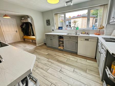 4 bedroom Detached house for sale in Kinver Road, Winshill, Burton-on-Trent, DE15