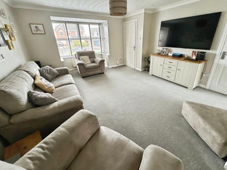 4 bedroom Detached house for sale in Kinver Road, Winshill, Burton-on-Trent, DE15