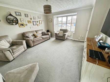 4 bedroom Detached house for sale in Kinver Road, Winshill, Burton-on-Trent, DE15