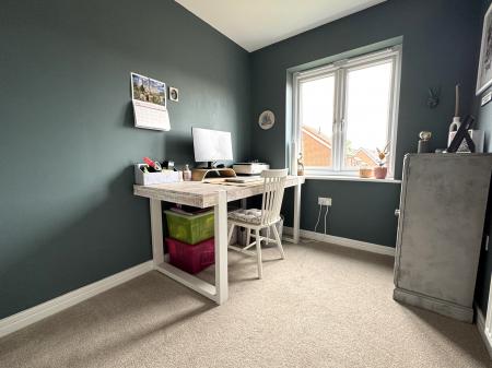 3 bedroom Semi-detached house for sale in Marble Drive, Swadlincote, DE11