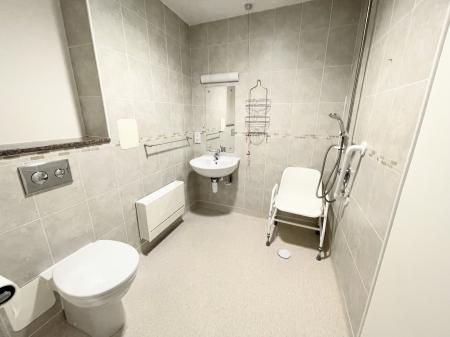 2 bedroom Flat for sale in Oakland Village, Swadlincote, Derbyshire, DE11