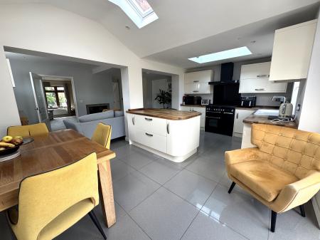 4 bedroom Detached house for sale in Queens Drive, Midway, Swadlincote, DE11