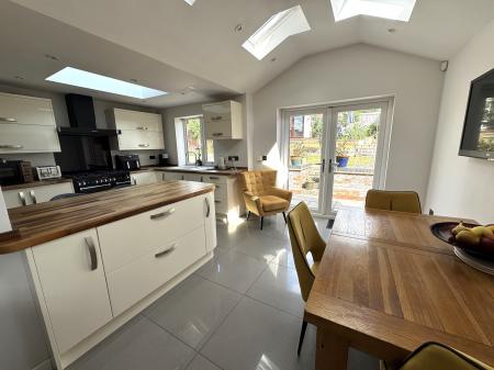 4 bedroom Detached house for sale in Queens Drive, Midway, Swadlincote, DE11