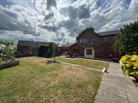 4 bedroom Detached house for sale in Queens Drive, Midway, Swadlincote, DE11