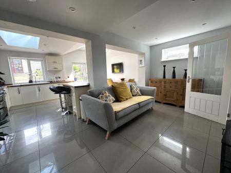 4 bedroom Detached house for sale in Queens Drive, Midway, Swadlincote, DE11