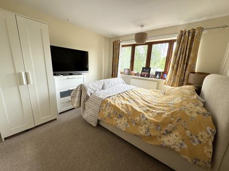 4 bedroom Detached house for sale in Queens Drive, Midway, Swadlincote, DE11