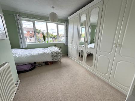 4 bedroom Detached house for sale in Queens Drive, Midway, Swadlincote, DE11