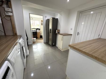 4 bedroom Detached house for sale in Queens Drive, Midway, Swadlincote, DE11