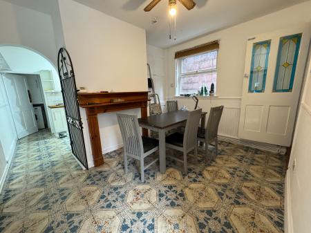 4 bedroom Detached house for sale in Stanton Road, Stapenhill, Burton-on-Trent, DE15