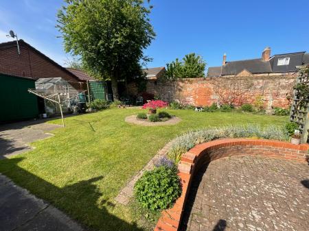 4 bedroom Detached house for sale in The Drive, Rolleston Road, Burton-on-Trent, DE13