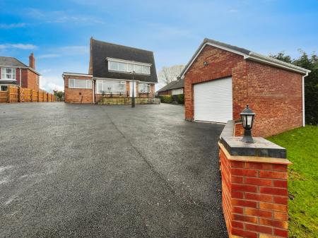 3 bedroom Detached house for sale in Wood Lane, Newhall, Swadlincote, Derbyshire, DE11