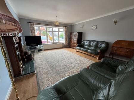 2 bedroom Bungalow for sale in Ladyfields, Midway, Swadlincote, Derbyshire, DE11