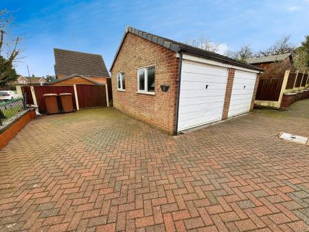 2 bedroom Bungalow for sale in Ladyfields, Midway, Swadlincote, Derbyshire, DE11
