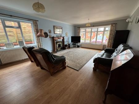 2 bedroom Bungalow for sale in Ladyfields, Midway, Swadlincote, Derbyshire, DE11