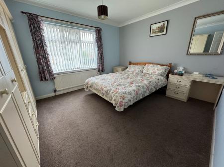 2 bedroom Bungalow for sale in Ladyfields, Midway, Swadlincote, Derbyshire, DE11