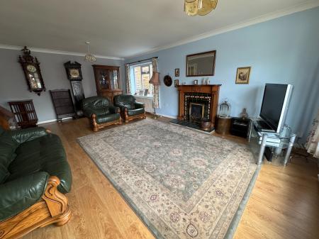 2 bedroom Bungalow for sale in Ladyfields, Midway, Swadlincote, Derbyshire, DE11