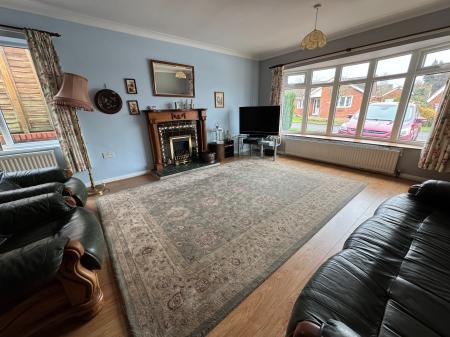 2 bedroom Bungalow for sale in Ladyfields, Midway, Swadlincote, Derbyshire, DE11