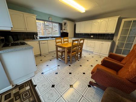 2 bedroom Bungalow for sale in Ladyfields, Midway, Swadlincote, Derbyshire, DE11