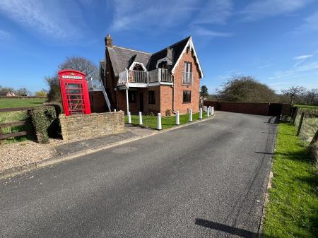 3 bedroom Detached house for sale in Tatenhill Common, Rangemore, Burton-on-Trent, DE13