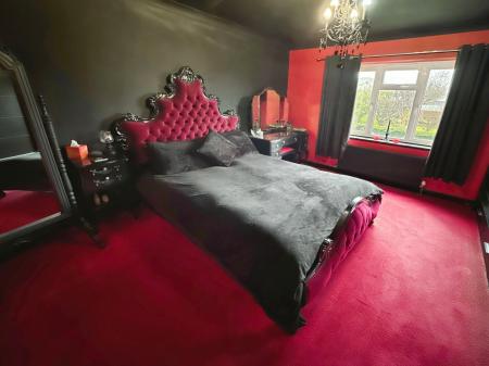 3 bedroom Semi-detached house for sale in Ashby Road, Burton-on-Trent, DE15