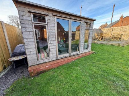 3 bedroom Detached house for sale in Midway Road, Midway, Swadlincote, Derbyshire, DE11