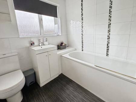 3 bedroom Detached house for sale in Midway Road, Midway, Swadlincote, Derbyshire, DE11