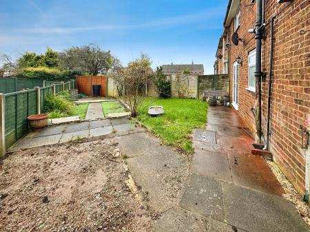 3 bedroom End of terrace house for sale in Hawthorn Crescent, Stapenhill, Burton-on-Trent, DE15