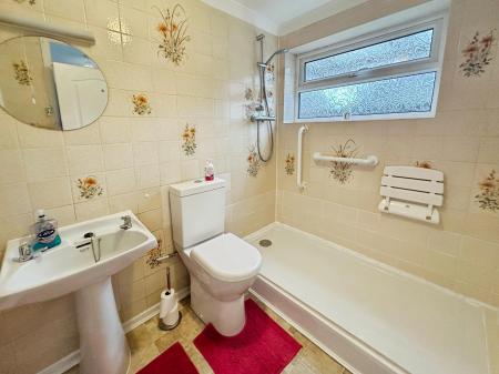 2 bedroom Bungalow for sale in Hurst Drive, Stretton, Burton-on-Trent, DE13