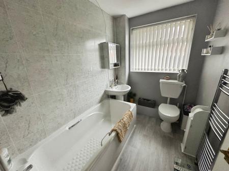3 bedroom Semi-detached house for sale in Ridgeway Road, Stapenhill, Burton-on-Trent, DE15
