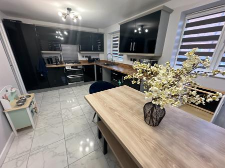 4 bedroom Detached house for sale in Jeque Place, Burton-on-Trent, DE13