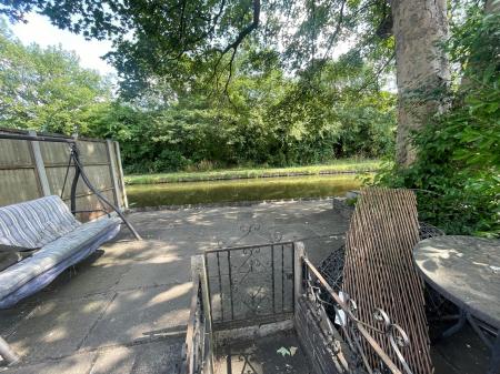 4 bedroom End of terrace house for sale in Outwoods Street, Horninglow, Burton-on-Trent, DE14