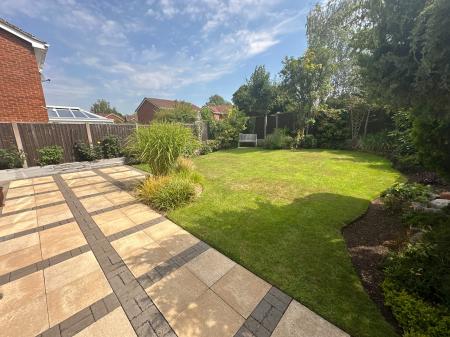 4 bedroom Detached house for sale in Bitham Court, Stretton, Burton-on-Trent, DE13