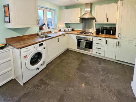 3 bedroom Detached house for sale in Cascade Close, Burton-on-Trent, DE14