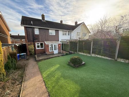 3 bedroom End of terrace house to let in Farm Close, Burton-On-Trent, DE13
