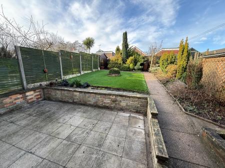 3 bedroom End of terrace house to let in Farm Close, Burton-On-Trent, DE13