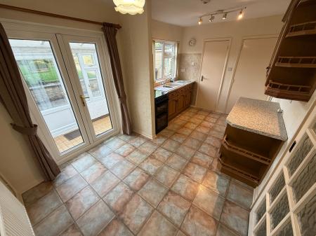 3 bedroom End of terrace house to let in Farm Close, Burton-On-Trent, DE13