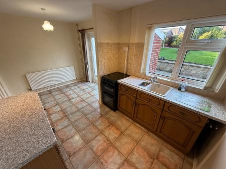 3 bedroom End of terrace house to let in Farm Close, Burton-On-Trent, DE13
