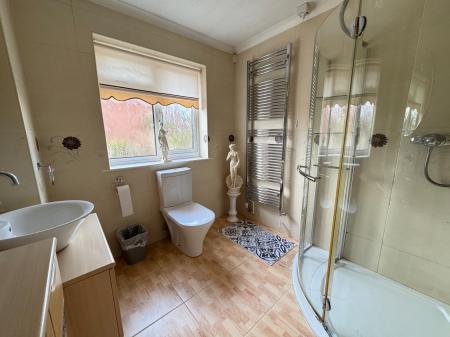 2 bedroom Detached bungalow for sale in Gatcombe Close, Stretton, Burton-on-Trent, DE13