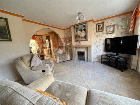 2 bedroom Detached bungalow for sale in Gatcombe Close, Stretton, Burton-on-Trent, DE13