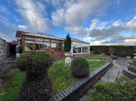 2 bedroom Detached bungalow for sale in Gatcombe Close, Stretton, Burton-on-Trent, DE13